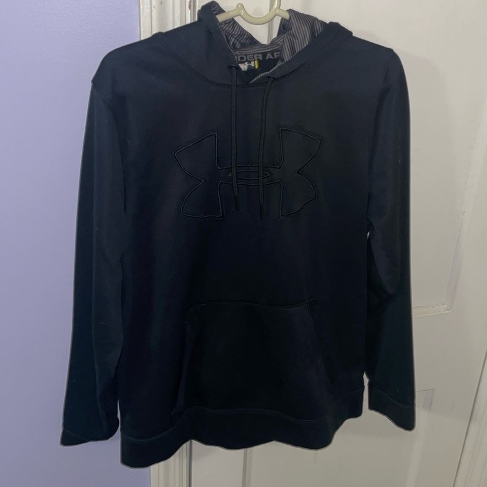 EUC Men’s under armour hoodie